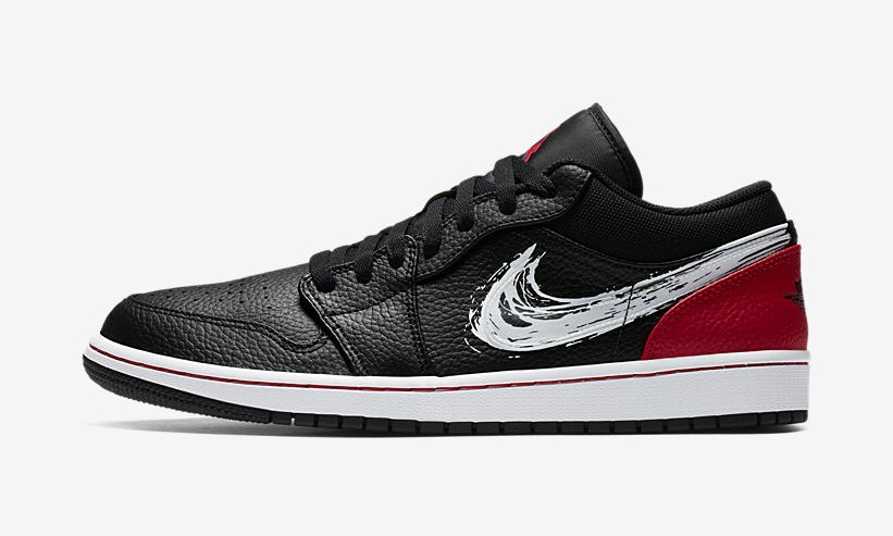 ナイキ エア ジョーダン 1 ロー “ブラッシュストローク スウッシュ” ブラック/レッド (NIKE AIR JORDA N1 LOW “Brushstroke Swoosh” Black/Red) [DA4659-001]