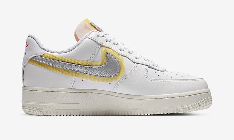 ナイキ エア フォース 1 07 ロー “ホワイト/メタリックシルバー/ユニバーシティゴールド” (NIKE AIR FORCE 1 07 LOW “White/Metallic Silver/University Gold) [CZ8104-100]