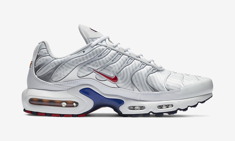 ナイキ エア マックス プラス “スウッシュ・オン・ツアー 2020/ユーロツアー” ホワイト/レッド (NIKE AIR MAX PLUS “Swoosh On Tour 2020/Euro Tour” White/Red) [CW7575-100]