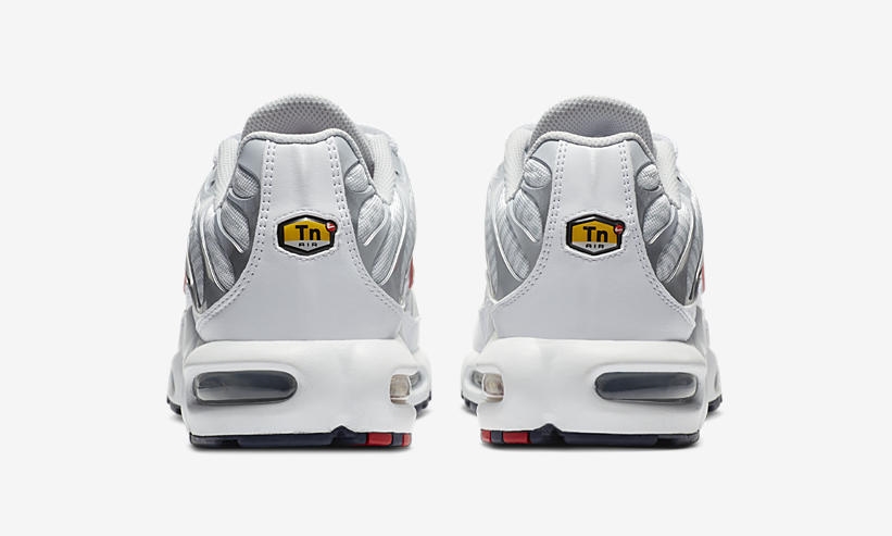 ナイキ エア マックス プラス “スウッシュ・オン・ツアー 2020/ユーロツアー” ホワイト/レッド (NIKE AIR MAX PLUS “Swoosh On Tour 2020/Euro Tour” White/Red) [CW7575-100]