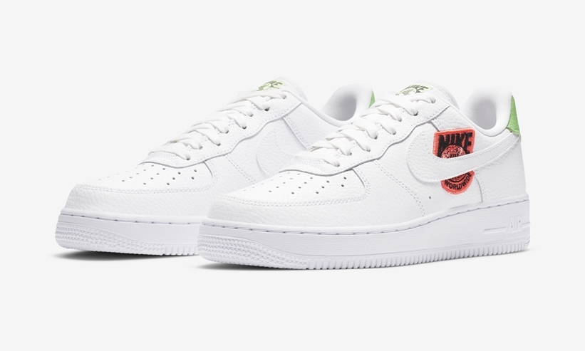 ナイキ ウィメンズ エア フォース 1 07 ロー SE “ワールドワイド” ホワイト/ダーククリムゾン (NIKE WMNS AIR FORCE 1 07 LOW SE “World Wide” White/Dark Crimson) [CT1414-100]