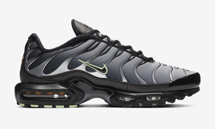 ナイキ エア マックス プラス “ブラック/ライトスモークグレー” (NIKE AIR MAX PLUS “Black/Light Smoke Grey”) [CZ7552-001,002]