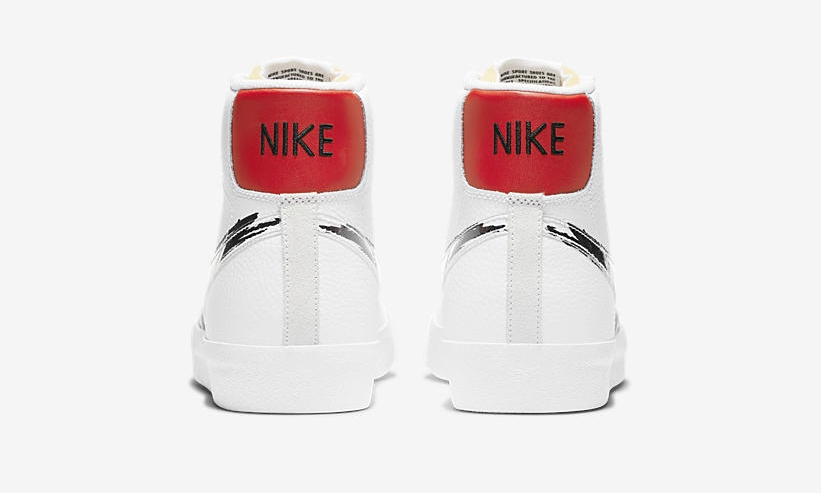 ナイキ ブレーザ ミッド “ブラッシュストローク スウッシュ” ホワイト/レッド (NIKE BLAZER MID “Brushstroke Swoosh” White/Red) [DC4838-100]