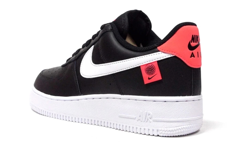 ナイキ エア フォース 1 07 ロー “ワールドワイド” ブラック/グリーンストライク/フラッシュクリムゾン (NIKE AIR FORCE 1 07 LOW “World Wide” Black/Green Strike/Flash Crimson) [CK7648-001]