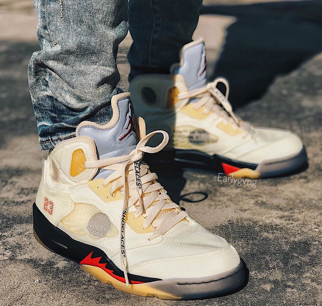 【10/29 発売、アパレル 12月中旬 発売】オフホワイト × ナイキ エア ジョーダン 5 “セイル” (OFF-WHITE NIKE AIR JORDAN 5 “Sail/Fire Red/Muslin/Black”) [DH8565-100]