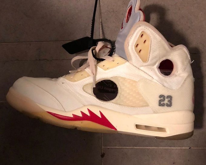 【10/29 発売、アパレル 12月中旬 発売】オフホワイト × ナイキ エア ジョーダン 5 “セイル” (OFF-WHITE NIKE AIR JORDAN 5 “Sail/Fire Red/Muslin/Black”) [DH8565-100]