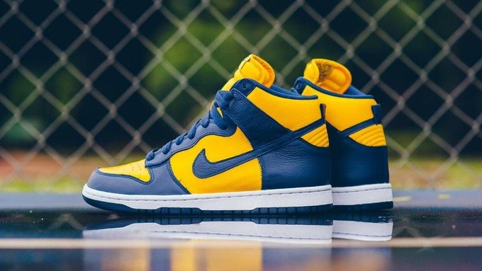 NIKE ナイキ DUNK HIGH SP MICHIGAN ダンクハイ ミシガン ハイカットスニーカー ネイビー/イエロー US9 CZ8149-700