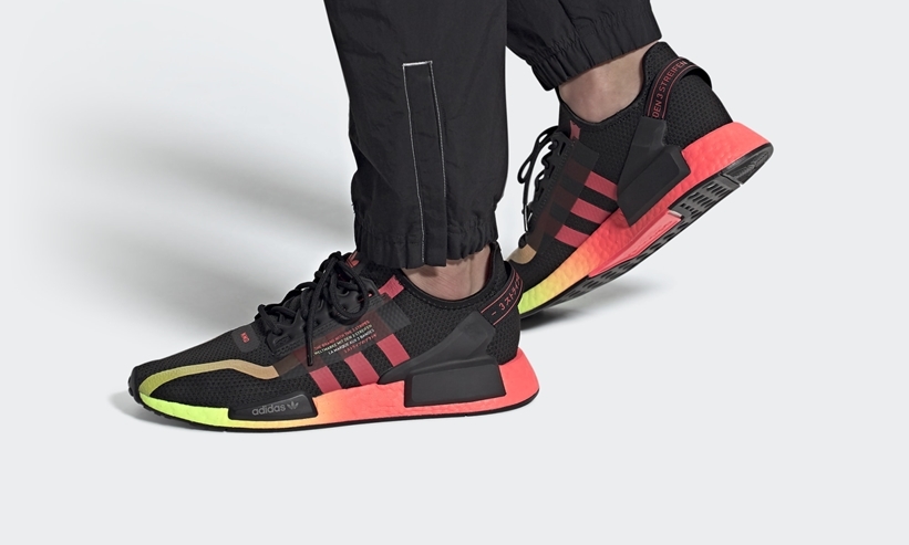 8/30発売！adidas Originals NMD_R1 V2 “Black/Signal Pink/Signal Green” (アディダス オリジナルス エヌ エム ディー ブイツー “ブラック/シグナルピンク/シグナルグリーン”) [FY5918]