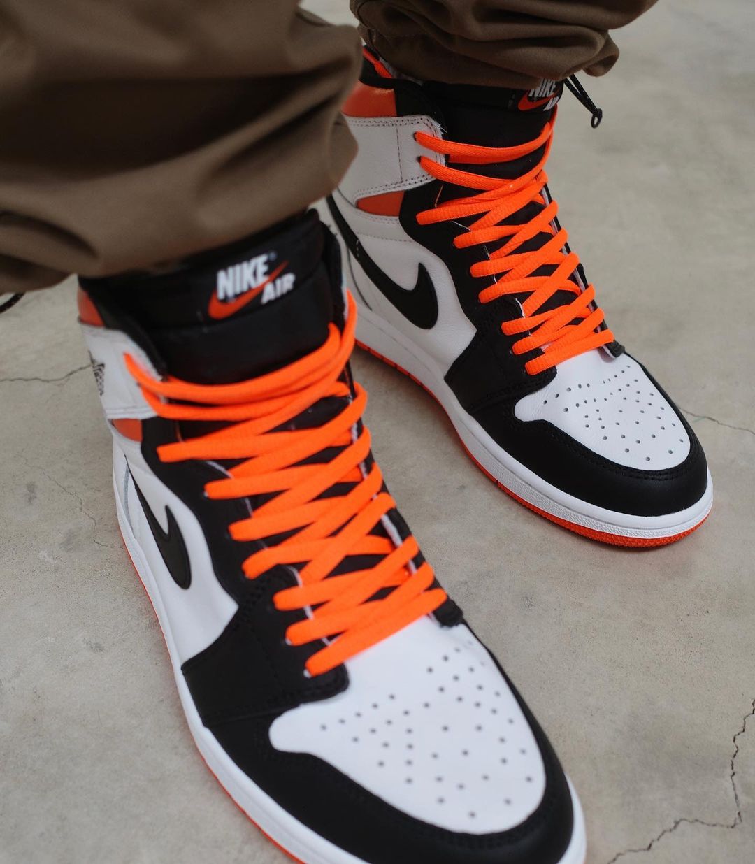 【国内 7/26 発売】ナイキ エア ジョーダン 1 レトロ ハイ OG “ホワイト/オレンジ/ブラック” (NIKE AIR JORDAN 1 RETRO HIGH OG “White/Orange/Black‬”) [555088-180]