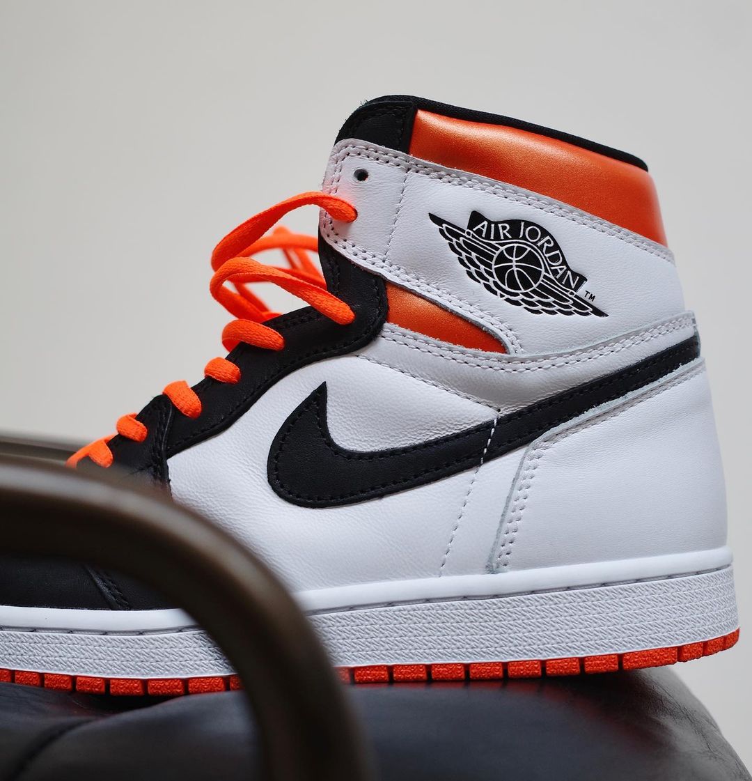 【国内 7/26 発売】ナイキ エア ジョーダン 1 レトロ ハイ OG “ホワイト/オレンジ/ブラック” (NIKE AIR JORDAN 1 RETRO HIGH OG “White/Orange/Black‬”) [555088-180]