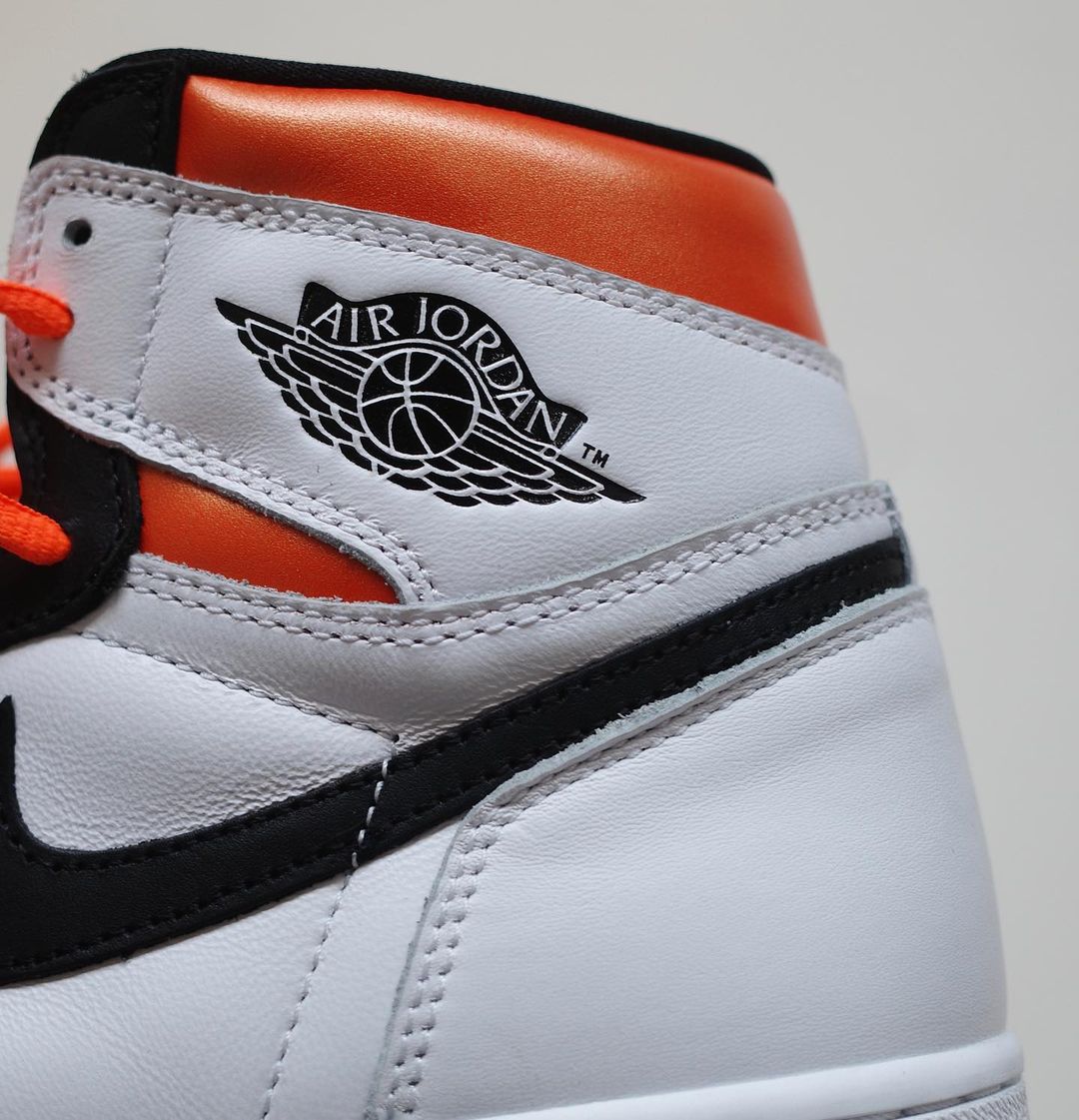 【国内 7/26 発売】ナイキ エア ジョーダン 1 レトロ ハイ OG “ホワイト/オレンジ/ブラック” (NIKE AIR JORDAN 1 RETRO HIGH OG “White/Orange/Black‬”) [555088-180]