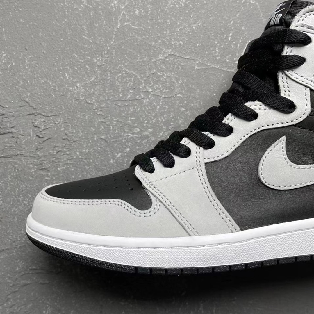 【国内 5/15 発売】ナイキ エア ジョーダン 1 レトロ ハイ OG “ブラック/ホワイト/ライトスモークグレー” (NIKE AIR JORDAN 1 RETRO HIGH OG “Black/White/Light Smoke Grey”) [555088-035]