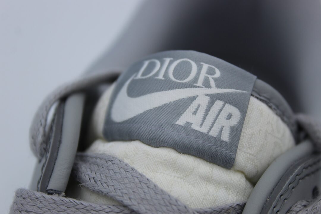 【レビュー】DIOR × NIKE AIR JORDAN 1 LOW OG “Wolf Grey/Sail/Photon Dust/White” (ディオール ナイキ エア ジョーダン 1 ロー OG) [CN8608-002]