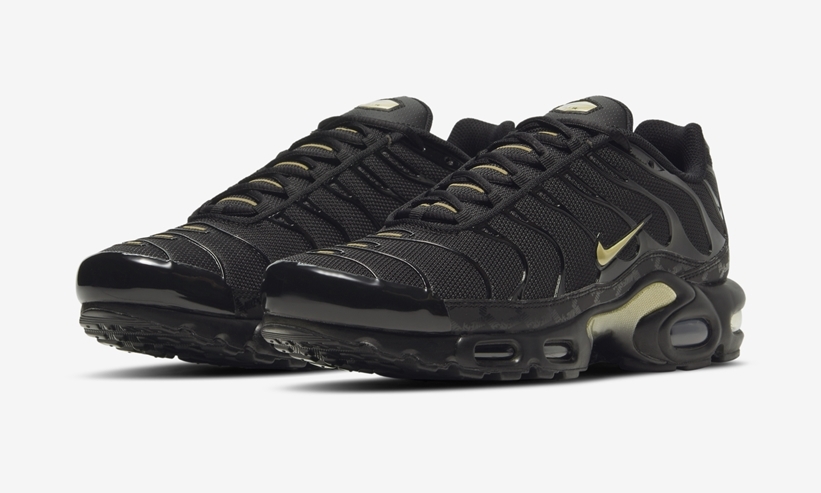 ナイキ エア マックス プラス “ブラック/メタリックゴールド” (NIKE AIR MAX PLUS “Black/Metallic Gold”) [DC4118-001]