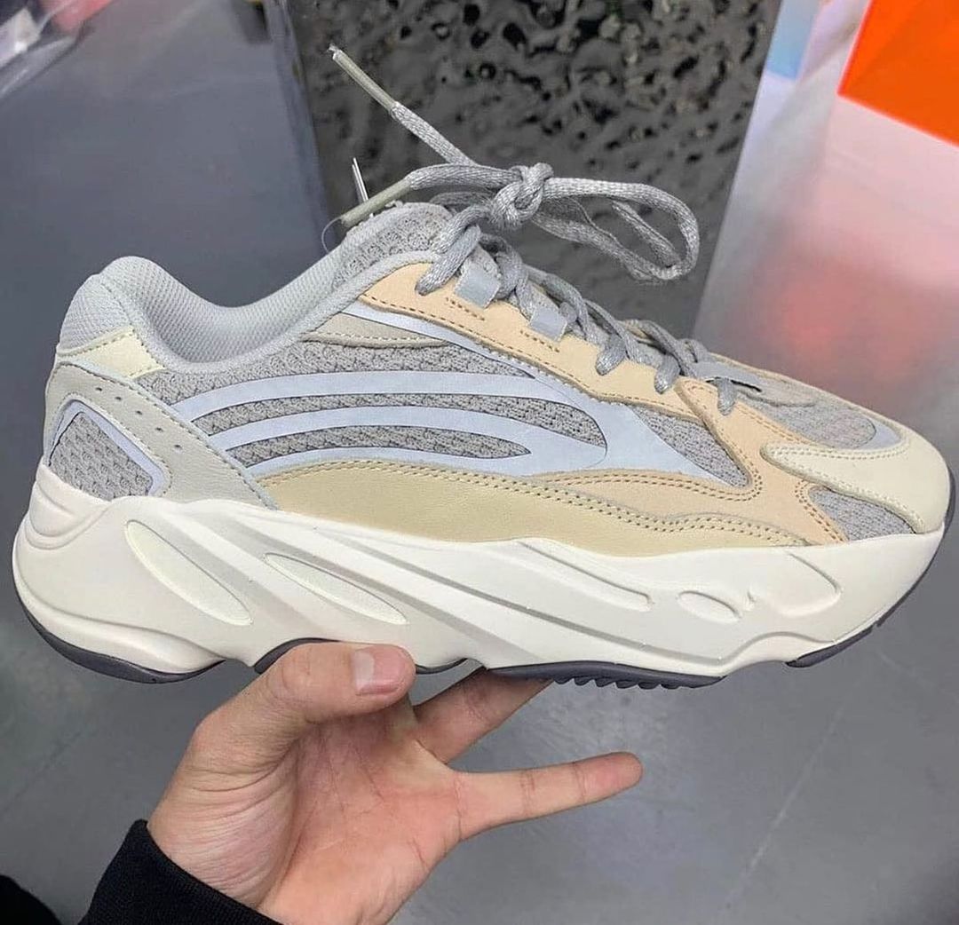 【2022年 3/5 リストック】アディダス イージー 700 V2 “クリーム” (adidas YEEZY 700 V2 “Cream”) [GY7924]