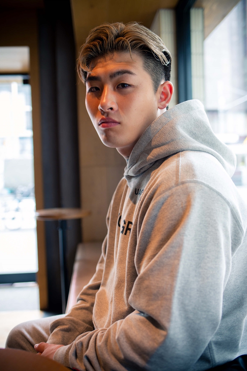 UNDEFEATED x STARBUCKS コラボポップアップ & TEE/CAPが9/17から展開 (アンディフィーテッド スターバックス)