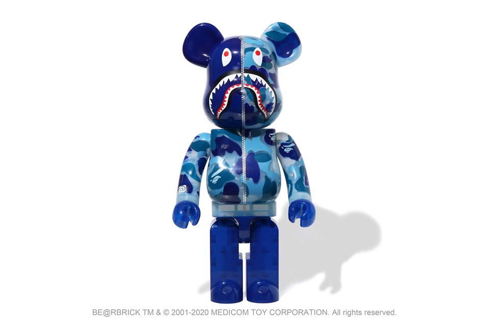 9/26発売！A BATHING APE × BE@RBRICK コラボ最新作は、SHARKがABC CAMOを纏った「CLEAR ABC CAMO SHARK BE@RBRICK」 (ア ベイシング エイプ ベアブリック)