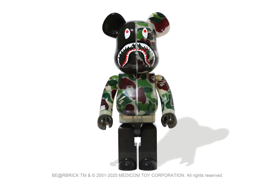 9/26発売！A BATHING APE × BE@RBRICK コラボ最新作は、SHARKがABC CAMOを纏った「CLEAR ABC CAMO SHARK BE@RBRICK」 (ア ベイシング エイプ ベアブリック)