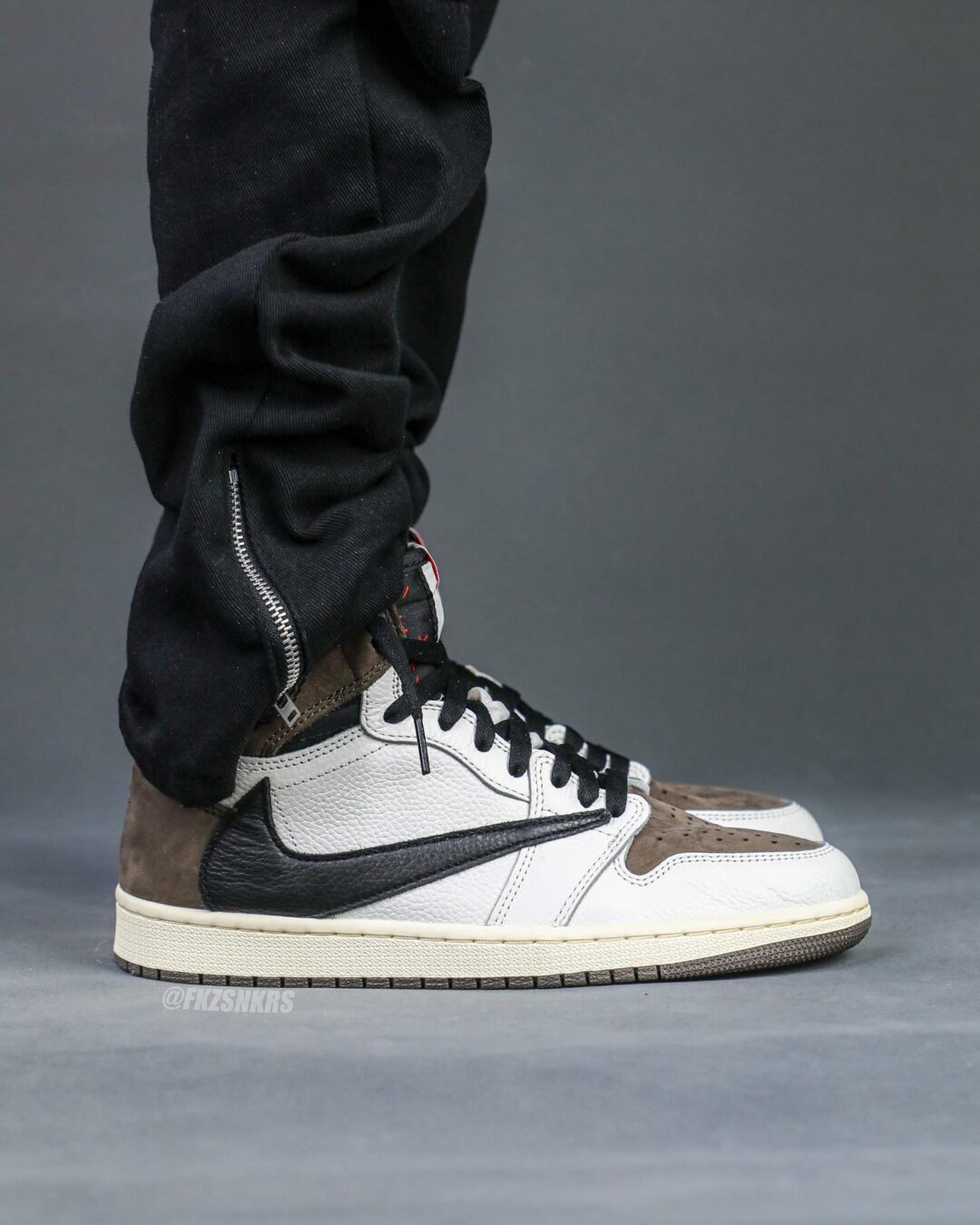 Travis Scott NIKE AIR JORDAN 1 HIGH OG “Reverse Mocha” (トラヴィス・スコット × ナイキ エア ジョーダン 1 ハイ OG “リバースモカ”)