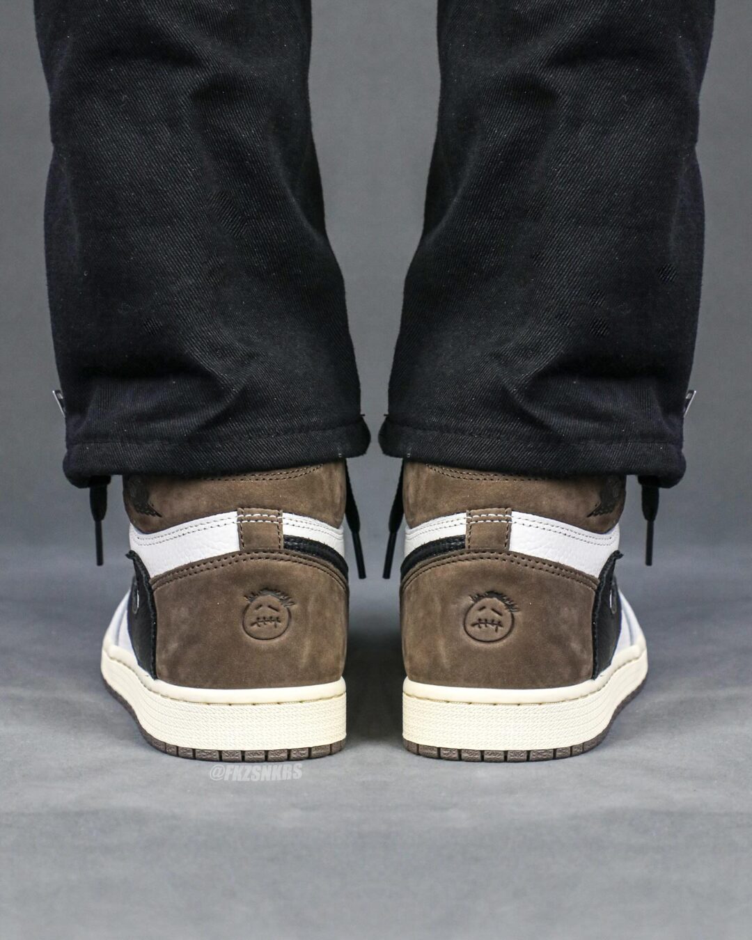 Travis Scott NIKE AIR JORDAN 1 HIGH OG “Reverse Mocha” (トラヴィス・スコット × ナイキ エア ジョーダン 1 ハイ OG “リバースモカ”)