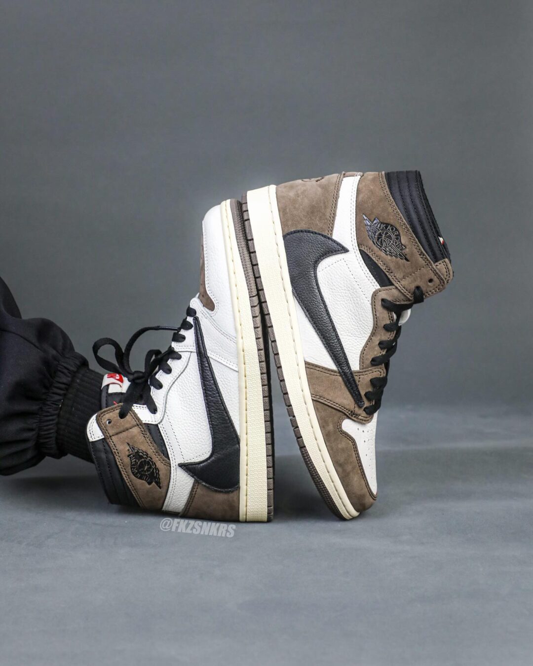 Travis Scott NIKE AIR JORDAN 1 HIGH OG “Reverse Mocha