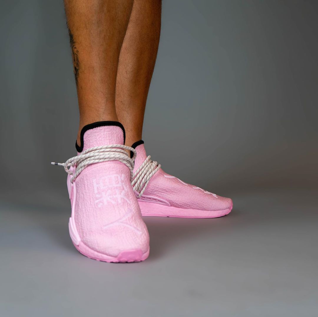 【国内 3/27 発売】Pharrell Williams x adidas Originals NMD TRAIL HU “Pink/Human Race” (ファレル・ウィリアムス アディダス オリジナルス エヌエムディー “ピンク/人類”) [GY0088]