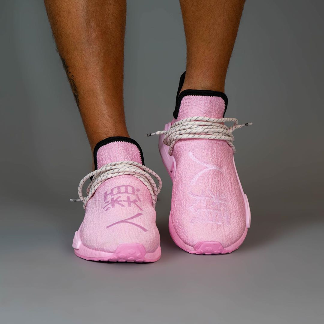 【国内 3/27 発売】Pharrell Williams x adidas Originals NMD TRAIL HU “Pink/Human Race” (ファレル・ウィリアムス アディダス オリジナルス エヌエムディー “ピンク/人類”) [GY0088]