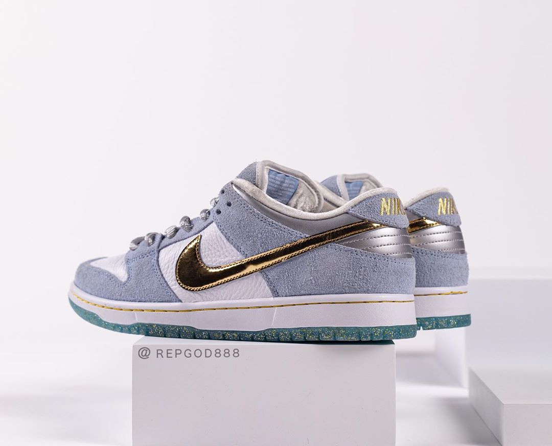 【12/18、12/19 発売】ショーン・クライヴァー × ナイキ SB ダンク ロー “ホワイト/サイコブルー” (Sean Cliver x NIKE SB DUNK LOW “White/Psychic Blue”) [DC9936-100]