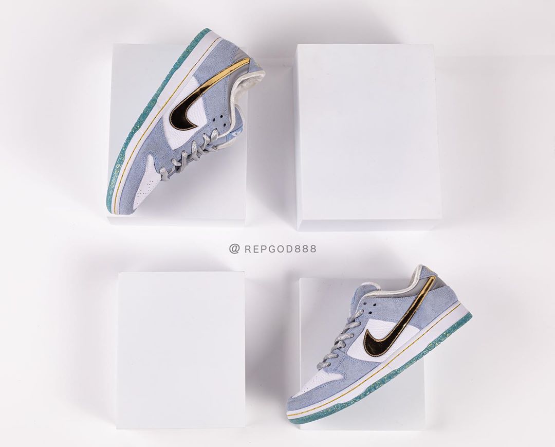 【12/18、12/19 発売】ショーン・クライヴァー × ナイキ SB ダンク ロー “ホワイト/サイコブルー” (Sean Cliver x NIKE SB DUNK LOW “White/Psychic Blue”) [DC9936-100]