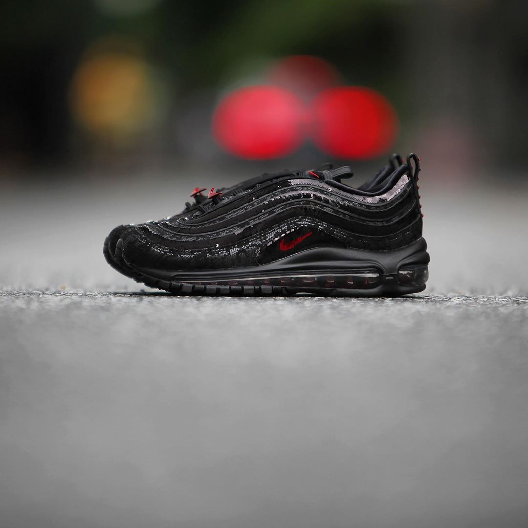 ナイキ ウィメンズ エア マックス 97 “ブラック/レッド/スパンコール” (NIKE WMNS AIR MAX 97 “Black/Red/Sequin”) [DC1709-060]