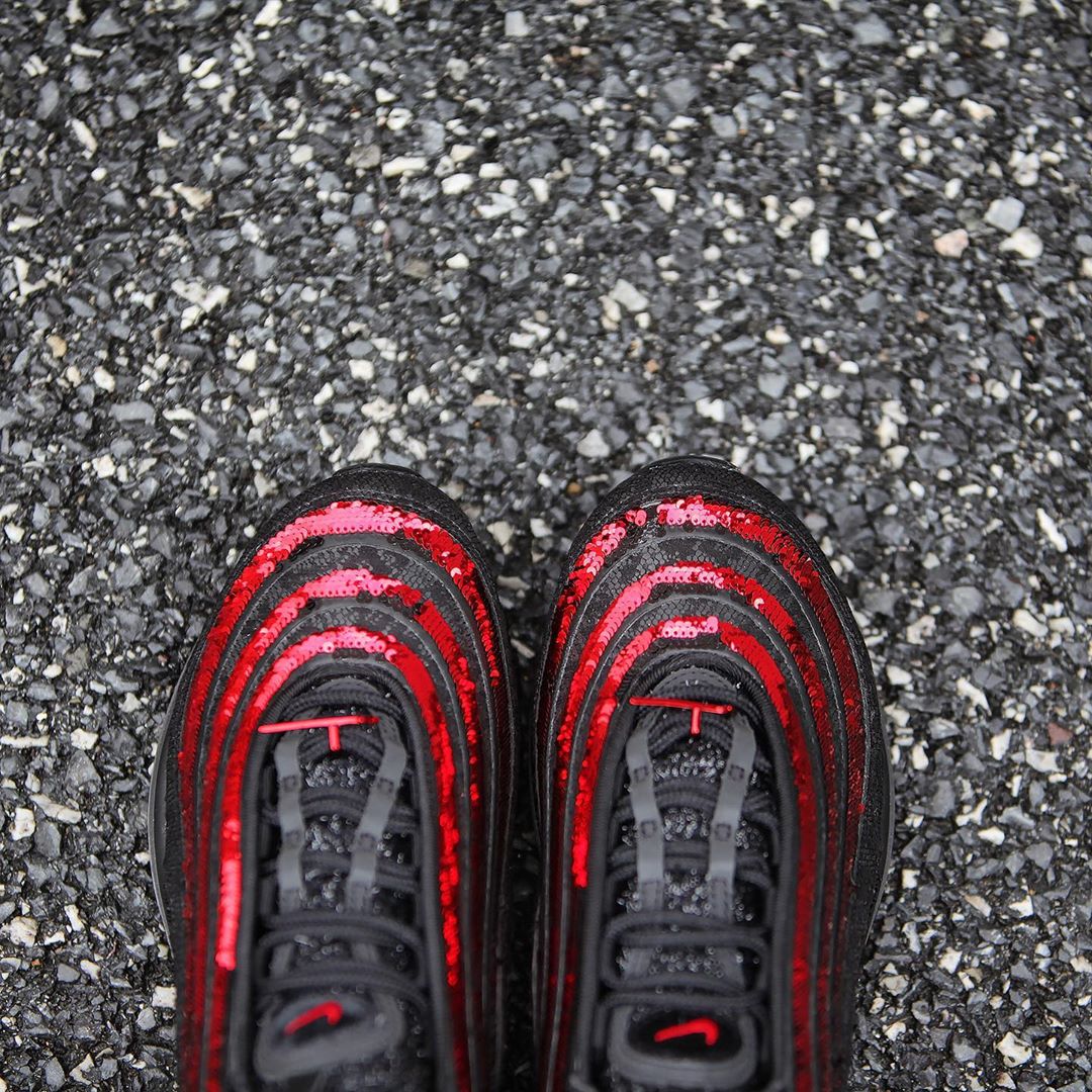 ナイキ ウィメンズ エア マックス 97 “ブラック/レッド/スパンコール” (NIKE WMNS AIR MAX 97 “Black/Red/Sequin”) [DC1709-060]