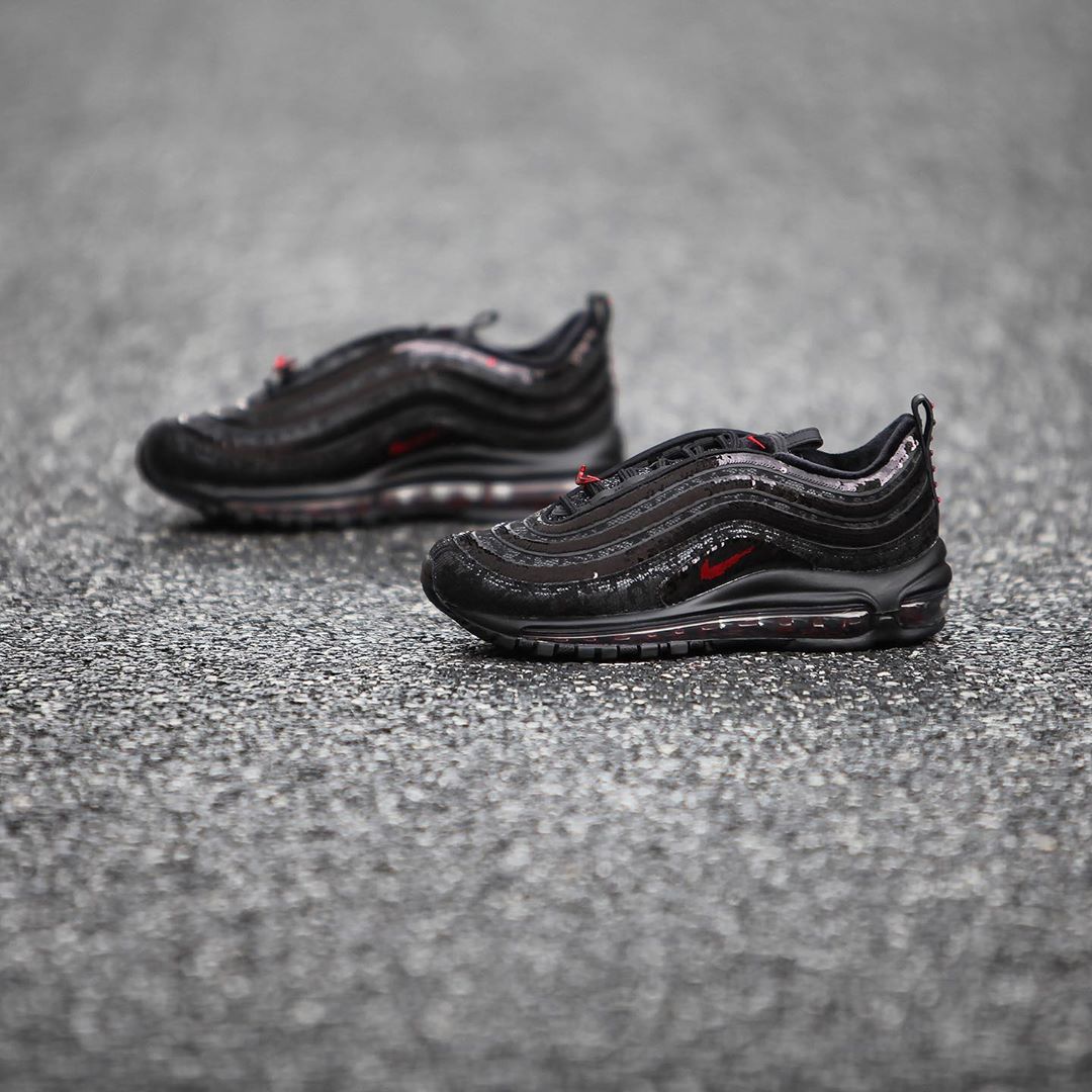 ナイキ ウィメンズ エア マックス 97 “ブラック/レッド/スパンコール” (NIKE WMNS AIR MAX 97 “Black/Red/Sequin”) [DC1709-060]