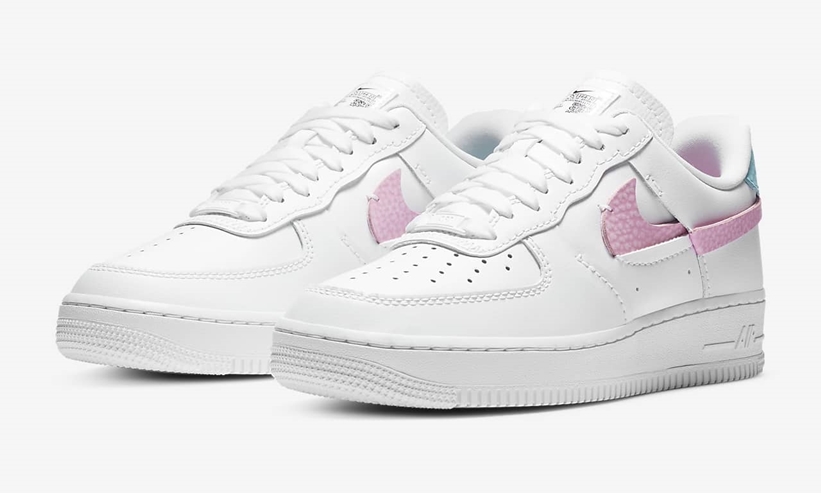 ナイキ ウィメンズ エア フォース 1 ロー “スネーク” ホワイト/ピンク/アクア (NIKE WMNS AIR FORCE 1 LOW “Snake” White/Pink Rise/Bleached Aqua) [DC1164-101]