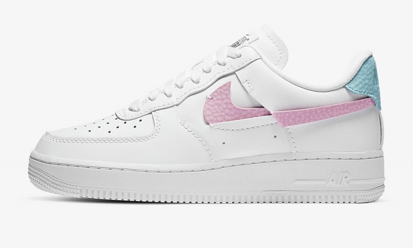 ナイキ ウィメンズ エア フォース 1 ロー “スネーク” ホワイト/ピンク/アクア (NIKE WMNS AIR FORCE 1 LOW “Snake” White/Pink Rise/Bleached Aqua) [DC1164-101]