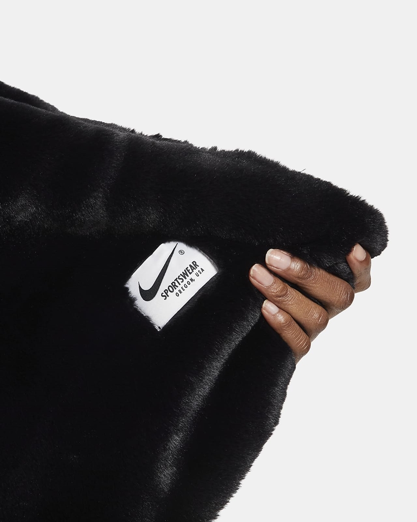 国内 11/5 発売！スウッシュを表現したNIKE “Plush Fake Fur Blanket” Black/Fossil (ナイキ “プラッシュ フェイクファー ブランケット”) [CZ4549-010]