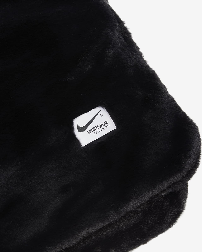国内 11/5 発売！スウッシュを表現したNIKE “Plush Fake Fur Blanket” Black/Fossil (ナイキ “プラッシュ フェイクファー ブランケット”) [CZ4549-010]