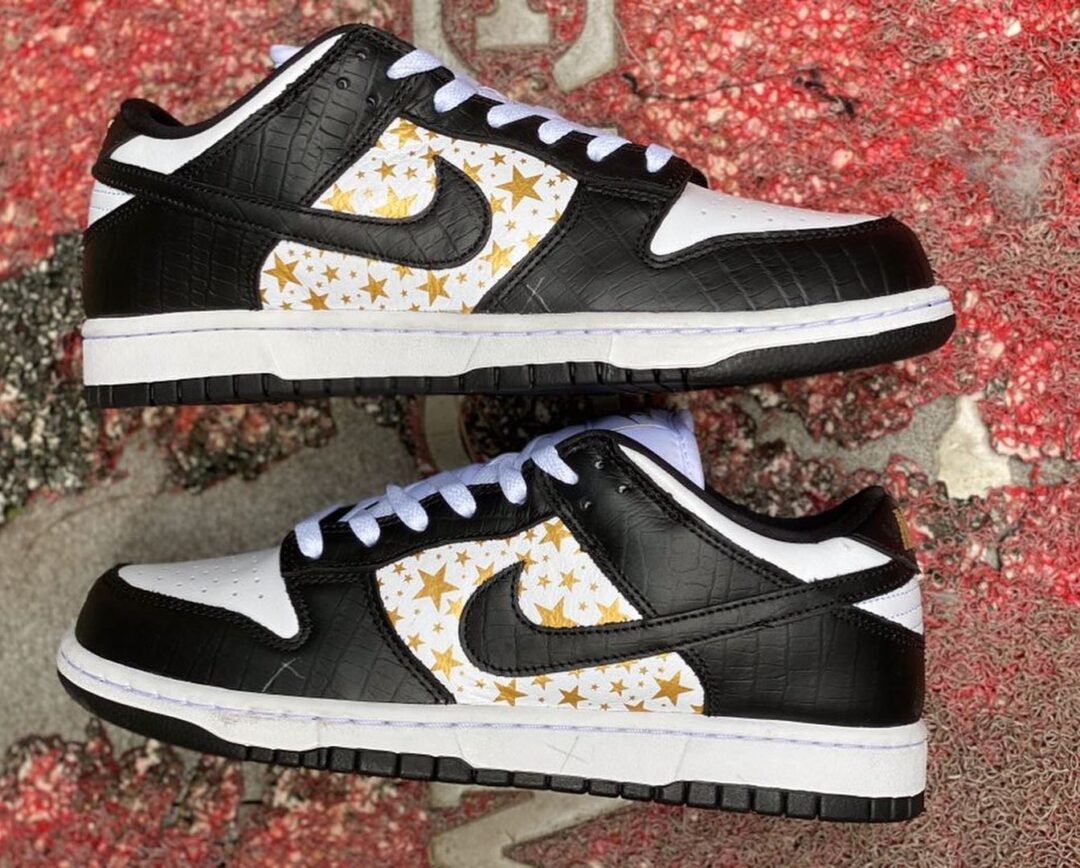 国内 3/6 発売！シュプリーム × ナイキ SB ダンク ロー OG QS “クロコスキン/ゴールドスター” (SUPREME NIKE SB DUNK LOW OG QS “Croc Skin/Gold Stars”) [DH3228-100,101,102,103]