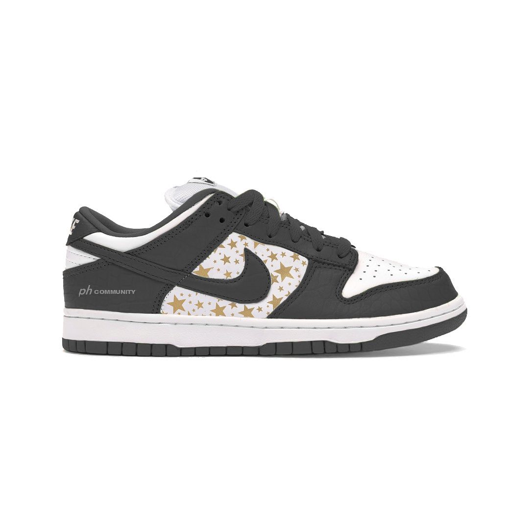 国内 3/6 発売！シュプリーム × ナイキ SB ダンク ロー OG QS “クロコスキン/ゴールドスター” (SUPREME NIKE SB DUNK LOW OG QS “Croc Skin/Gold Stars”) [DH3228-100,101,102,103]