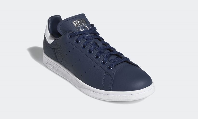 カレッジネイビーカラーでシックな アディダス オリジナルス スタンスミス “カレッジネイビー/フットウェアホワイト” (adidas Originals STAN SMITH “College Navy/Footwear White”) [FY5866]