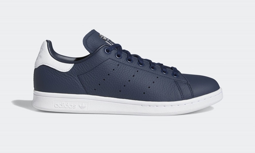 カレッジネイビーカラーでシックな アディダス オリジナルス スタンスミス “カレッジネイビー/フットウェアホワイト” (adidas Originals STAN SMITH “College Navy/Footwear White”) [FY5866]