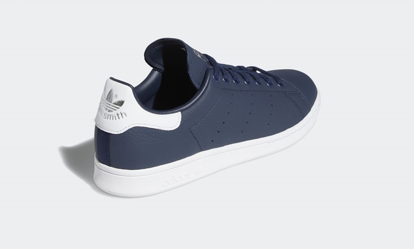 カレッジネイビーカラーでシックな アディダス オリジナルス スタンスミス “カレッジネイビー/フットウェアホワイト” (adidas Originals STAN SMITH “College Navy/Footwear White”) [FY5866]