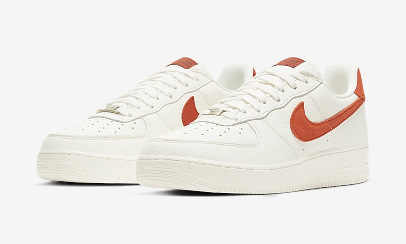 ナイキ エア フォース 1 07 ロー クラフト “セイル/マントラオレンジ” (NIKE AIR FORCE 1 07 LOW CRAFT “Sail/Mantra Orange”) [CV1755-100]