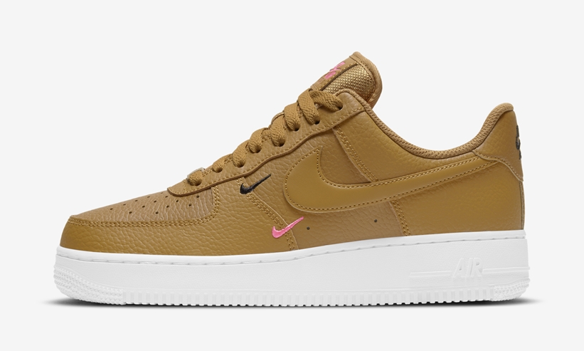 ナイキ ウィメンズ エア フォース 1 ロー “ダブル ミニ スウッシュ” ウィート/ピンク (NIKE WMNS AIR FORCE 1 LOW “Double Mini Swoosh” Wheat/Pink) [CT1989-700]