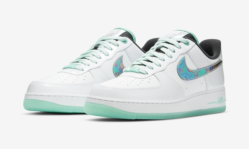 ナイキ エア フォース 1 ロー “ホワイト/グリーン/ホログラム” (NIKE AIR FORCE 1 LOW “White/Green/Hologramr”) [DD9613-100]