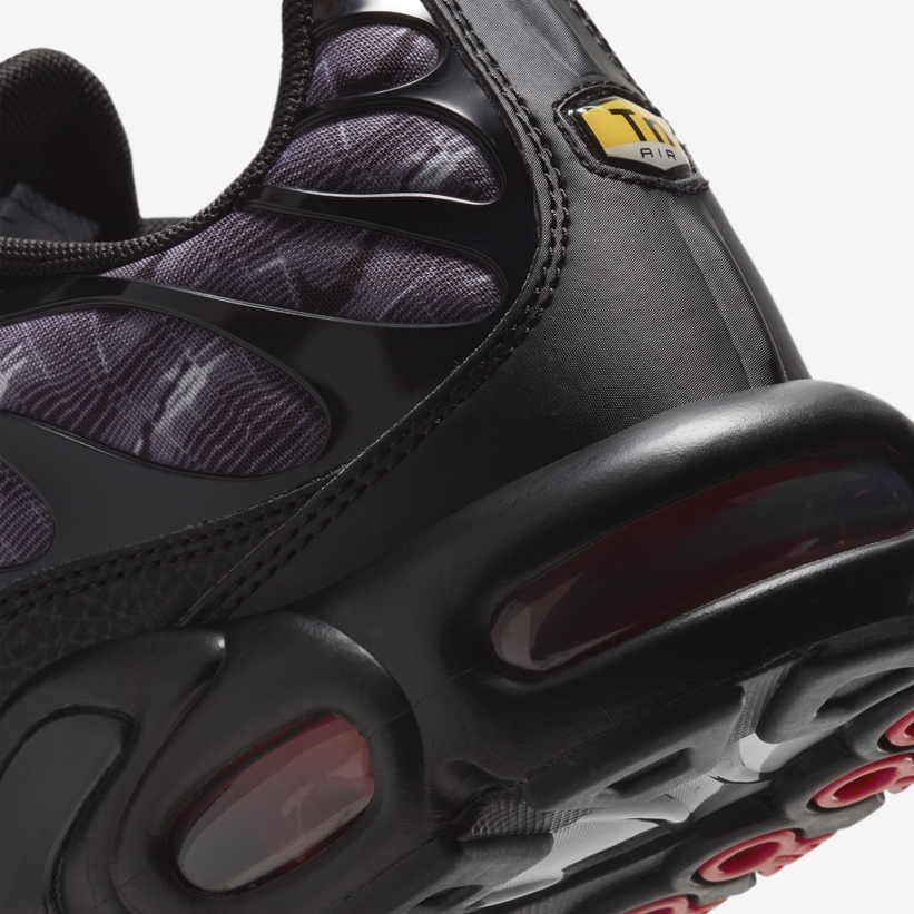 ナイキ エア マックス プラス “ブラック/グレー/レッド” (NIKE AIR MAX PLUS “Black/Grey/Red” Topography Pack) [DJ0638-001]