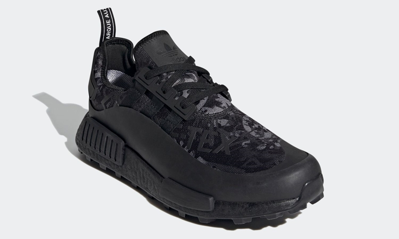 GORE-TEXを採用した防水アッパーを装備！adidas Originals NMD_R1 TR GTX “Triple Black” (アディダス オリジナルス エヌ エム ディー TR ゴアテックス “トリプルブラック”) [FZ3607]