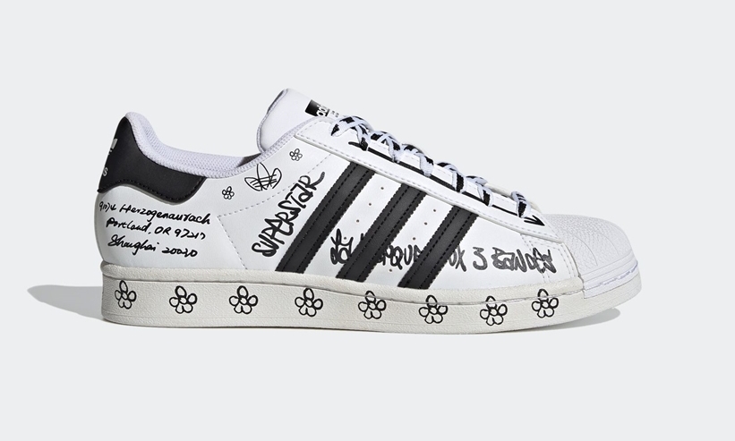 12/24 発売！グラフィックが楽しい艶やかな adidas Originals SUPERSTAR “White/Black” (アディダス オリジナルス スーパースター “ホワイト/ブラック”) [GV9804]