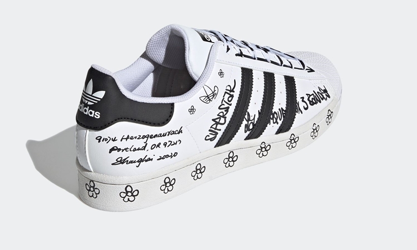 12/24 発売！グラフィックが楽しい艶やかな adidas Originals SUPERSTAR “White/Black” (アディダス オリジナルス スーパースター “ホワイト/ブラック”) [GV9804]