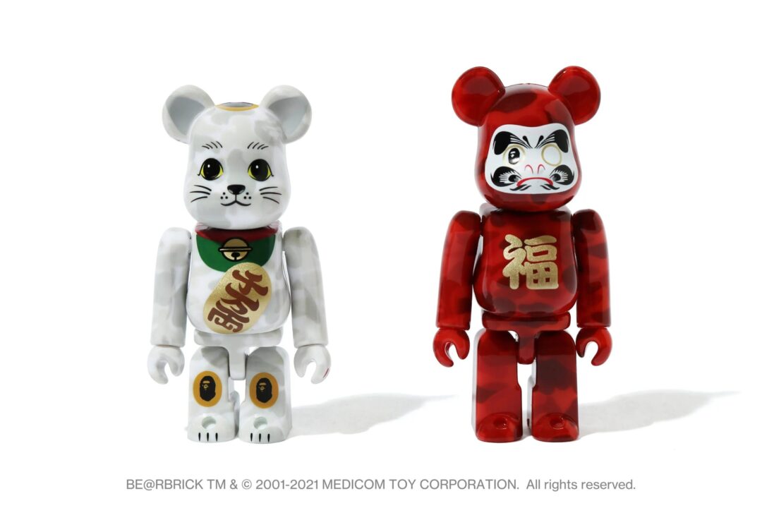 A BATHING APE 2021年初売りはBE@RBRICK 招き猫/達磨 とのコラボレーションが1/1 発売 (ア ベイシング エイプ ベアブリック)