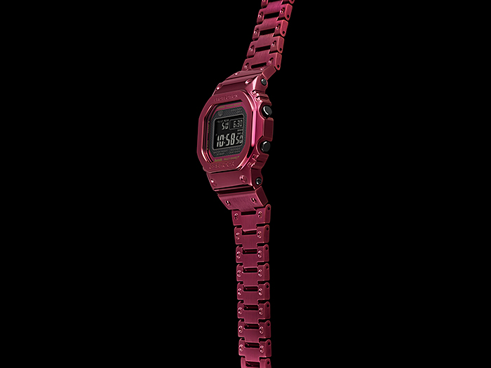 初代G-SHOCK「DW-5000C」の遺伝子を受け継ぐフルメタルスクエアモデルのGMW-B5000から新色「Red」が12月発売 (Gショック ジーショック)